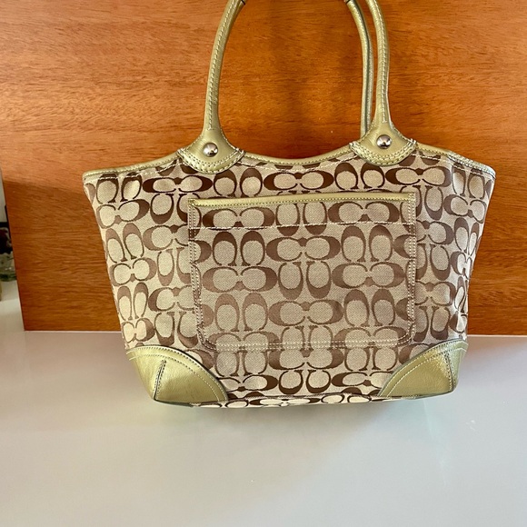 Vintage Coach signature Bleeker Tote in khaki canvas & gold leather trim - Picture 3 of 9
